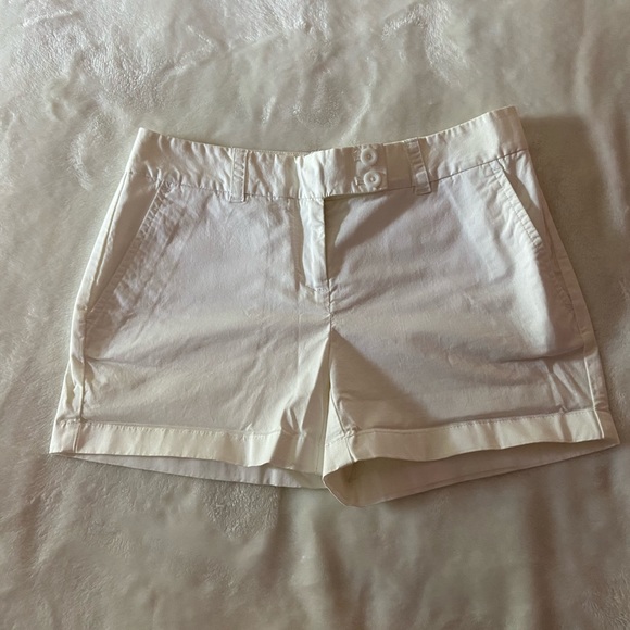 Vineyard Vines 3 1/2 in day boat shorts - Picture 5 of 10